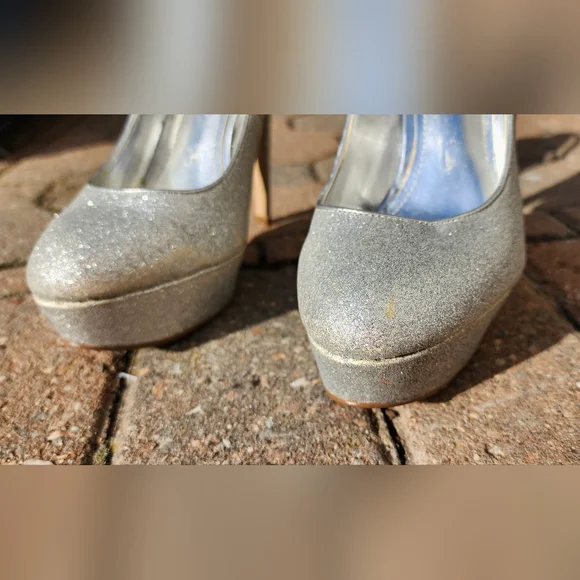 ALDO WOMEN SHOES. Color Silver. Size 37 - Picture 3 of 7